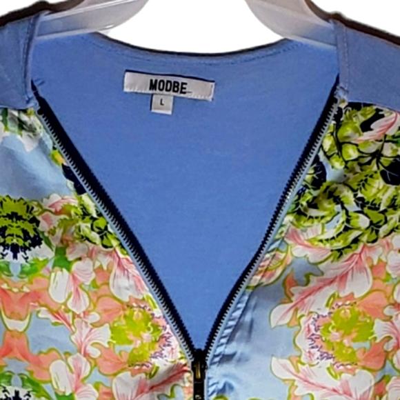 Modbe ladies large floral print zip front sleeveless pullover top. 341 - Picture 2 of 4